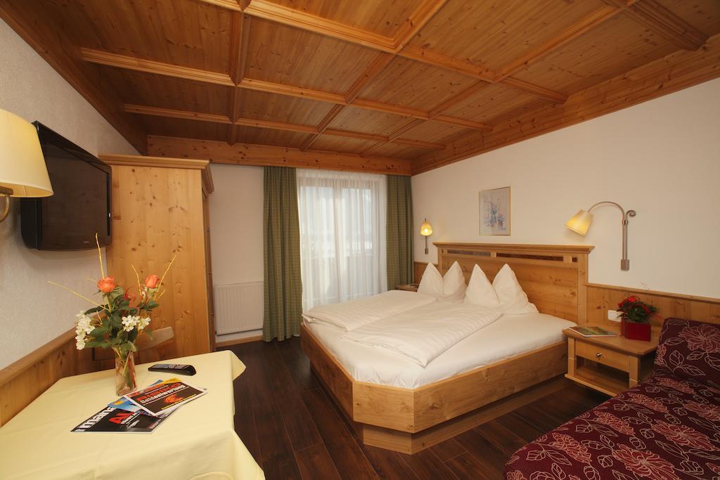 Hettlerhof Hotel Maishofen Ruang foto